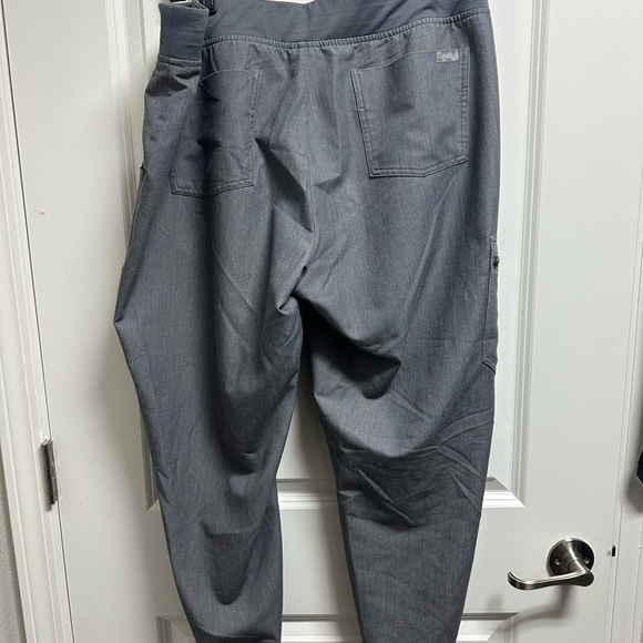 XL FIGS Graphite Zamora Jogger Pants with Teal Drawstring gently used - Picture 2 of 5